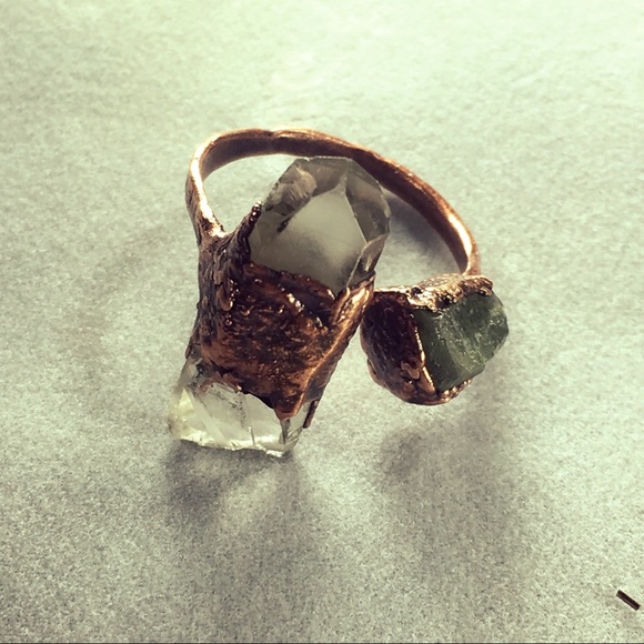 Clear quartz & peridot copper ring - Picture 8 of 8
